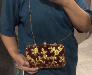 Cluth With Sling Bag - Maroon
