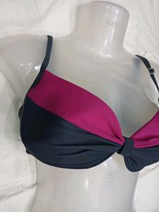 Stylish Two-Tone Bikini Top 🔥