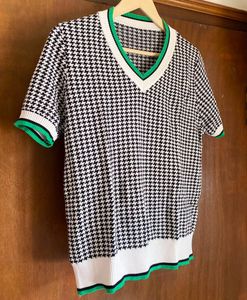 Houndstooth V-Neck Knit Top