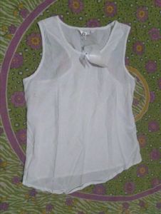 Chic White Sleeveless Top