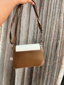 Savana sling purse