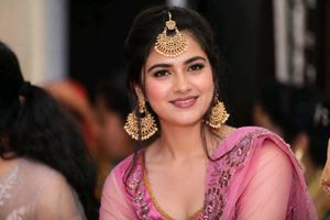 Golden Chandbali Earrings with Maang Tikka Set | P