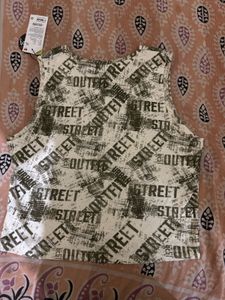Graphic Print Sleeveless Crop Top