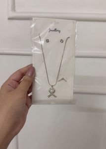 Elegant White Necklace Pendant &amp; Earrings Set