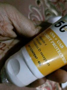 Sunswitch Vitamin C+E Super Bright Sunscreen