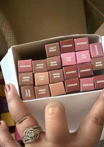 Huda Beauty Lip Contour Stain