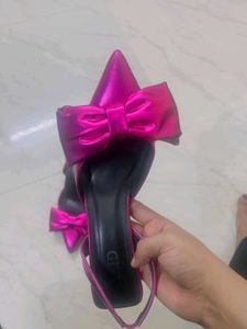Stunning Bow Pointed Toe Heels
