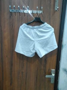 h and m White Athletic Shorts , t shirt
