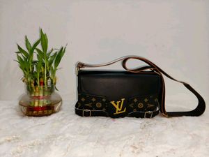 beautiful and stylish Crossbody bags