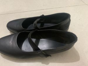 Classic Black Ballerina Flats with Strap