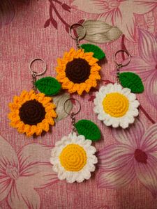 crochet sunflower and daisy keychain ✨