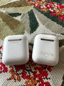 Apple AirPods Charging Case (2nd Gen)