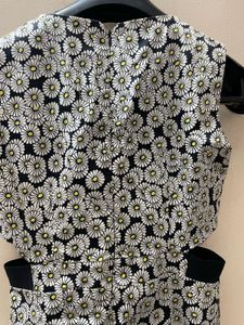 Chic Daisy Print Cut-Out Dress
