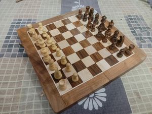 Folded wood Chess magnetic Set with 2 extra queen