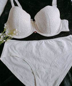 Beutiful Lace Hunkemoler Bra Set