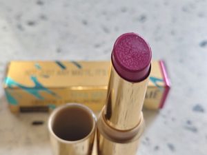 Lakme Hya Matte Lipstick - Shade 9TO5