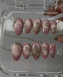 Elegant Rose Gold Press-On Nails
