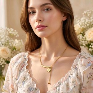 Elegant Gold Flower Pendant Necklace