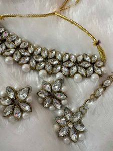 Stunning Kundan &amp; Pearl Jewellery Set