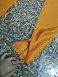 ismein white and orange Mila hua hai aur jo iske u