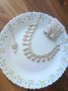 Stunning Silver-Toned Jewellery Set