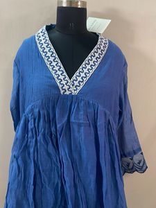 Blue Embroidered V-Neck Kurta