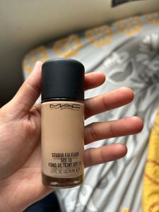 MAC Studio Fix Fluid Foundation SPF 15