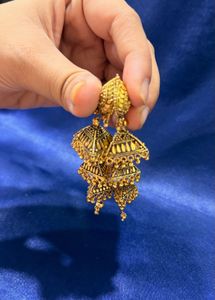 Elegant Gold Jhumki for this Navratri