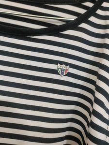 Striped black and white top