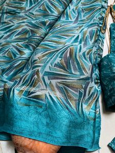 Beautiful Teal Abstract Print Saree