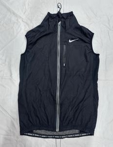 Nike Black Sleeveless Windbreaker Vest | Running &