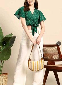 Mast & Harbour Green Floral Tie-Front Crop Top