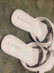 Flats with durable strap