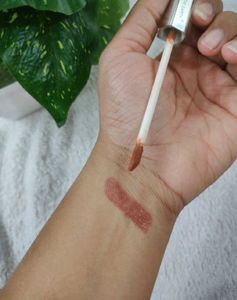 Love Earth Lip Gloss- Shade Dreamy Night