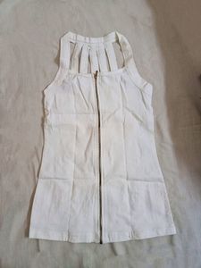 White Top With Zipper Closure