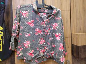 Chic Grey Floral Print Shirt