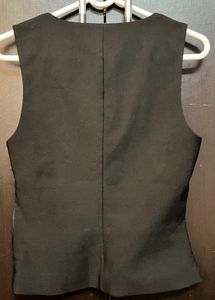 Chic Black Square Neck Sleeveless Top
