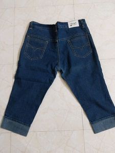 Ladies Cute Jeanes Three Forth