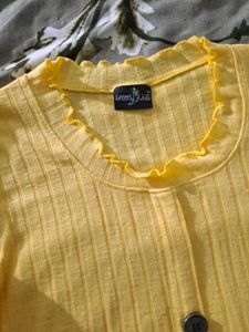 Stylish Yellow Top🌻