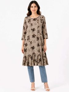 🌸 Floral Elegance – Knee-Length Top 🌸