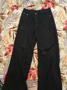 Black Ripped Wide-Leg Jeans