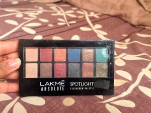 Lakme Absolute Spotlight Eyeshadow Palette