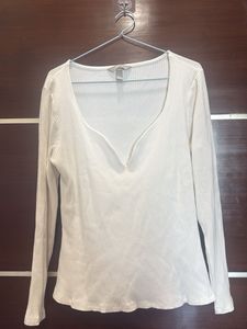 Ribbed V-Neck Long Sleeve Top with sweetheart nec