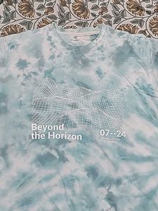 Studiofit Graphic Tee - Cool Tie-Dye Design