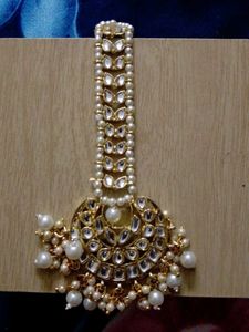 Elegant Pearl & Kundan Maang Tikka