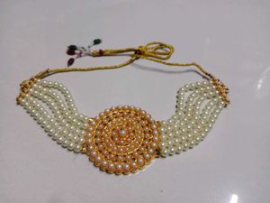 Elegant Pearl and Gold Necklace Set