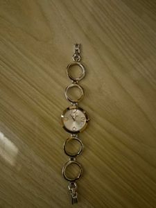 Anti Tarnish Women's Watch with Circular Links