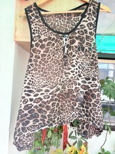 Chic Leopard Print Sleeveless Top
