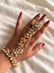 Elegant Kundan &amp; Pearl Jewellery Set