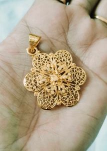 Exquisite Gold-Tone Floral Pendant